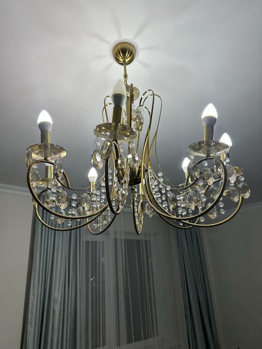 Продам люстру 8 рожковую