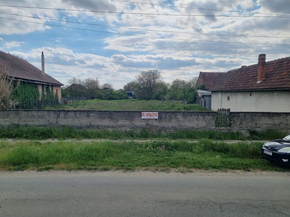 Vând teren intravilan