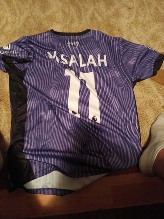 Tricou M.SALAH pe Mov