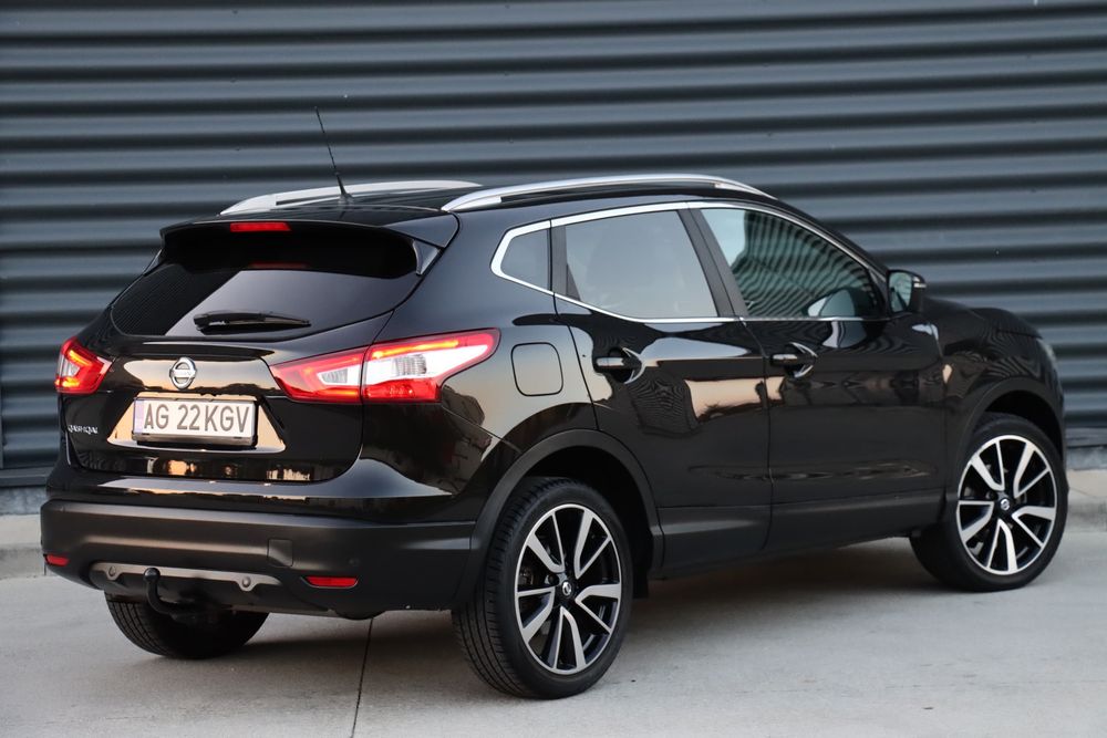 Nissan Qashqai Tekna / camere 360 / panoramic / piele / blind spot / lane assist