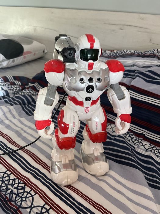 Робот с дистанционно