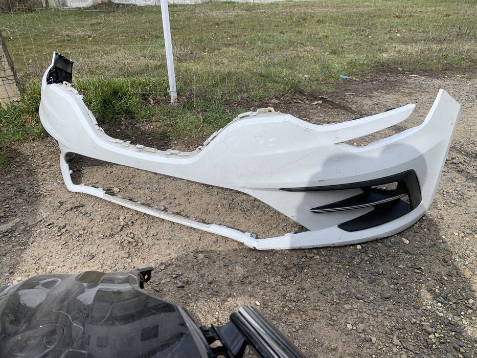 Bara fata Renault Megane 4 facelift