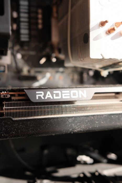 Гейминг компютър XFX Radeon RX7800XT + Ryzen 3600 + 32GB RAM
