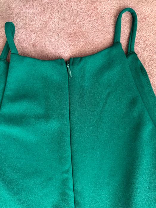 Официален гащеризон MOHITO Размер: L, става и за М Цена: 15€