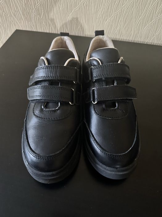 Продам школьные туфли на мальчика