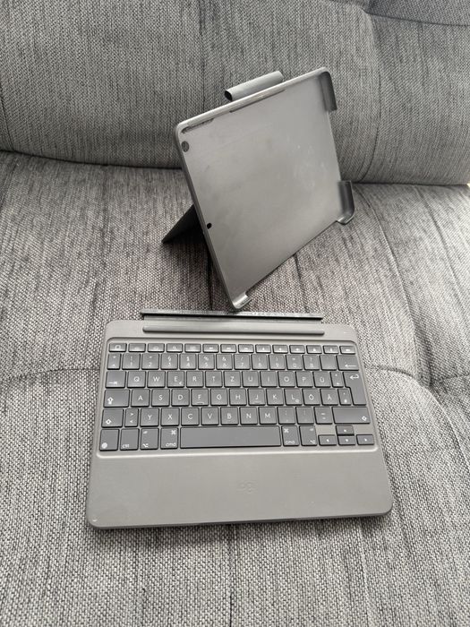 Logitech Slim Combo за IPad