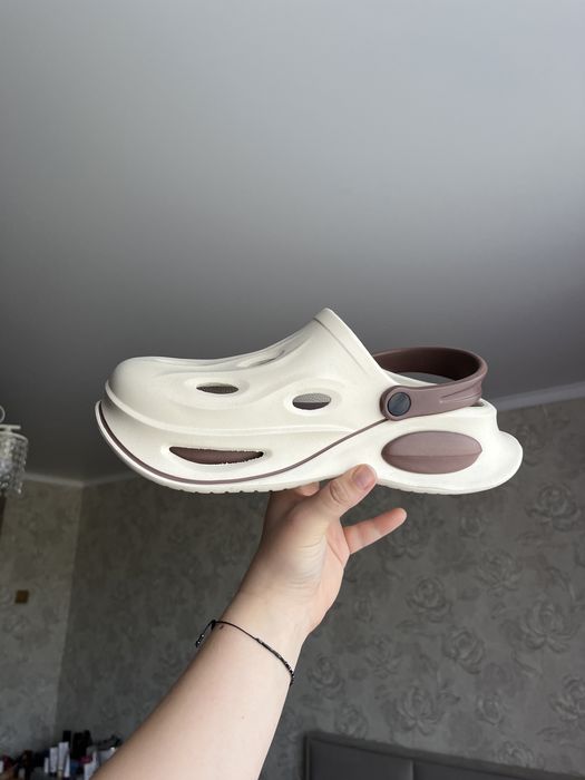 Кроксы новые плотные