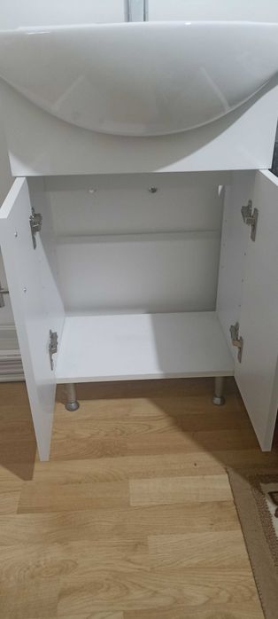 Chiuvetă baie 50 cm cu dulap și baterie, compact, spații mici