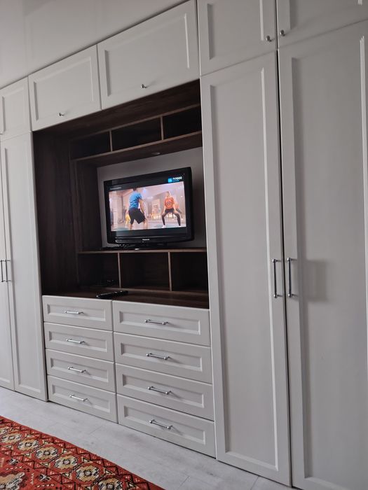 Продам шкаф срочно.