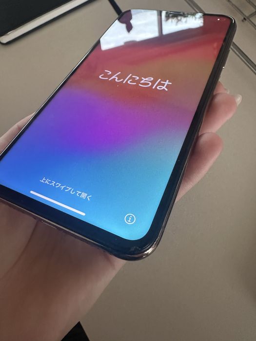 Iphone Xs Max  400 lei,are o mica zgarietura in colt