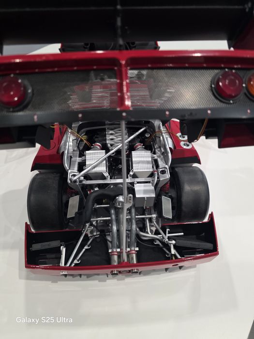 Ферари ф40 компетационе 1:8 (Ferrari F40  competizione 1:8)