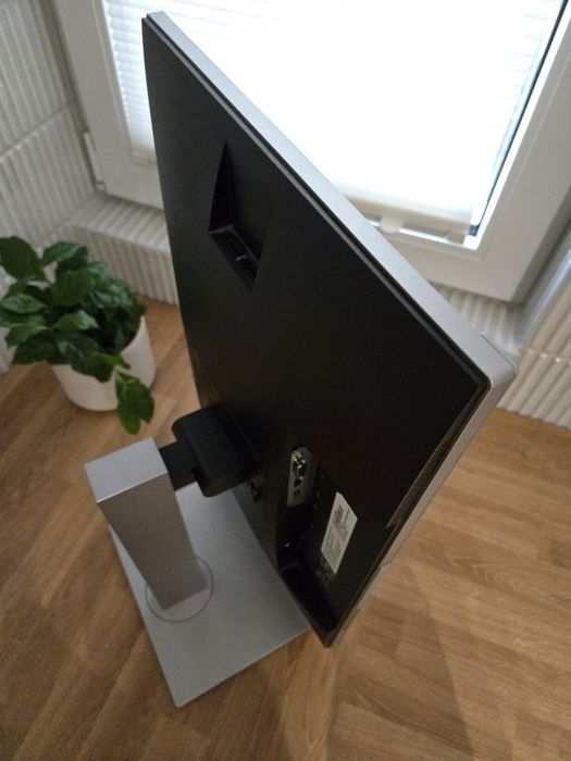 Monitor HP E233, 23" (58,4 cm), LCD – stare foarte bună