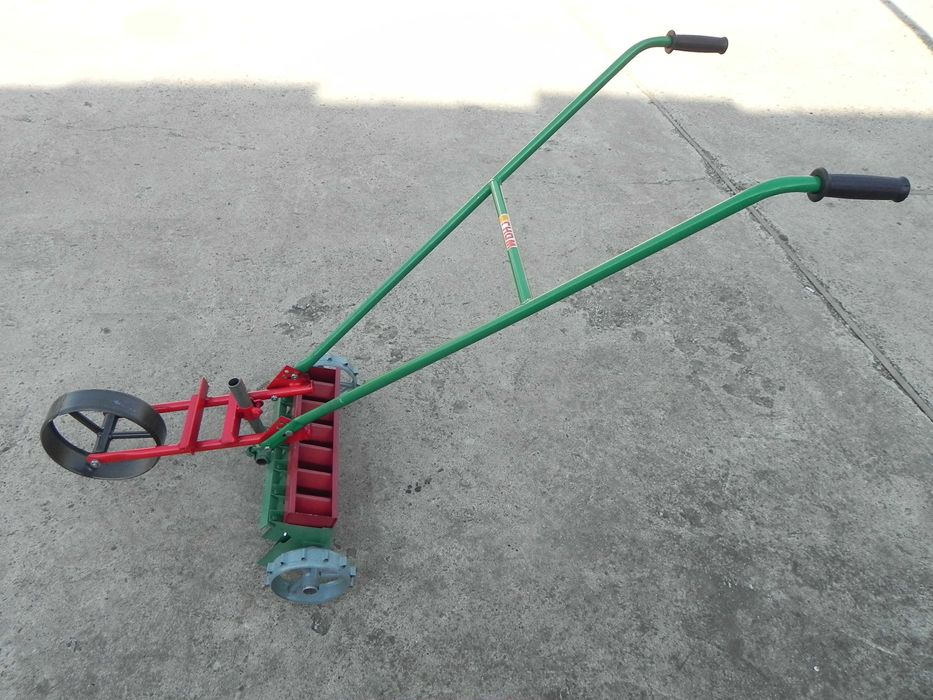 Plantator manual 7 randuri pentru seminte sere ridichi morcovi etc