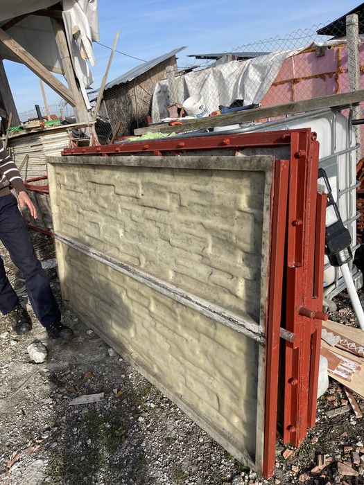 Vând matrite de gard