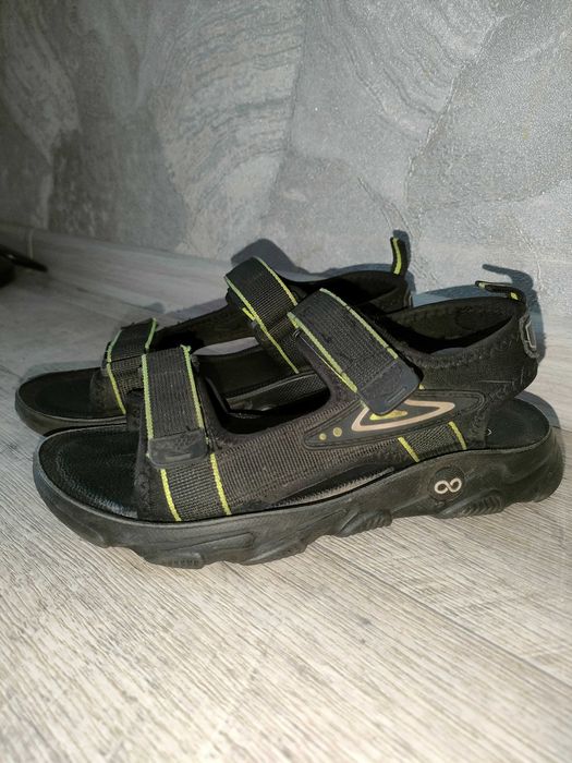 Продам детские сандалии на мальчика!