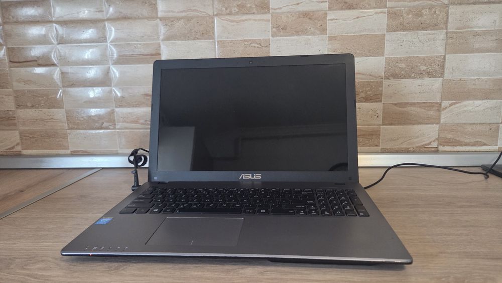 Laptop Asus X550L