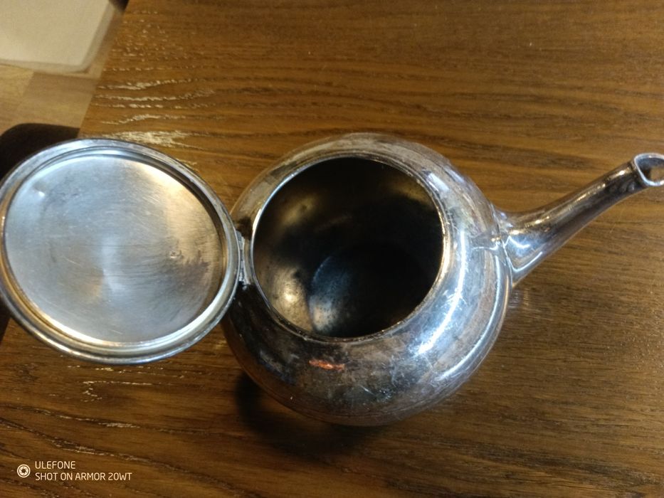 Сребърен английски чайник