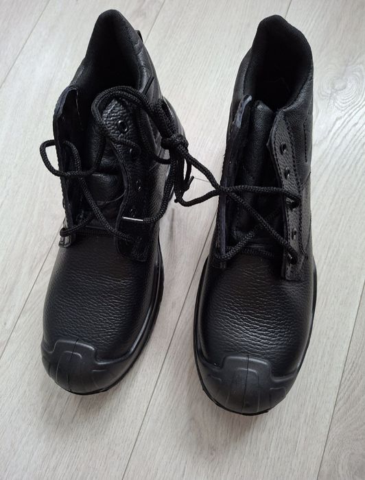 Рабочие ботинки размер 42 и 40