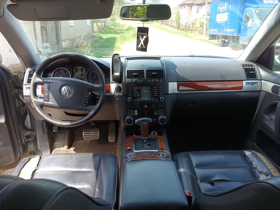 Продавам volkswagen touareg 5000 кубика TDI на части