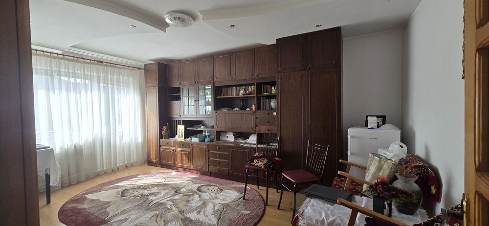 Vand apartament cu 3 camere, decomandat, str 13 decembrie