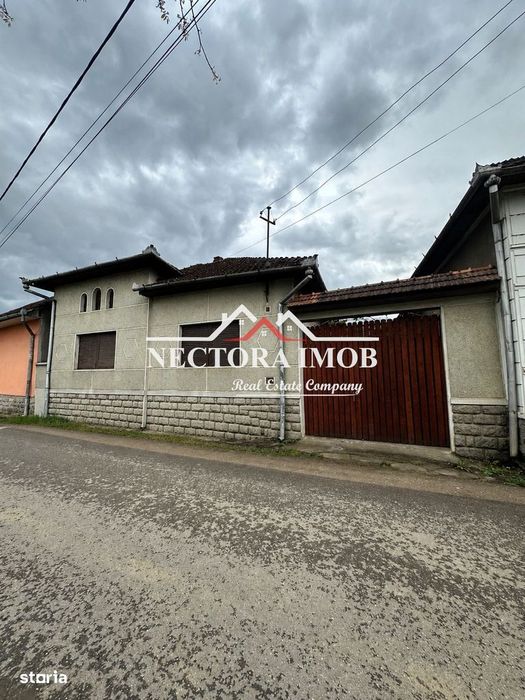NECTORA IMOB Exclusivitate-Casa 5 camere, 2 bucatarii, 2300 mp teren