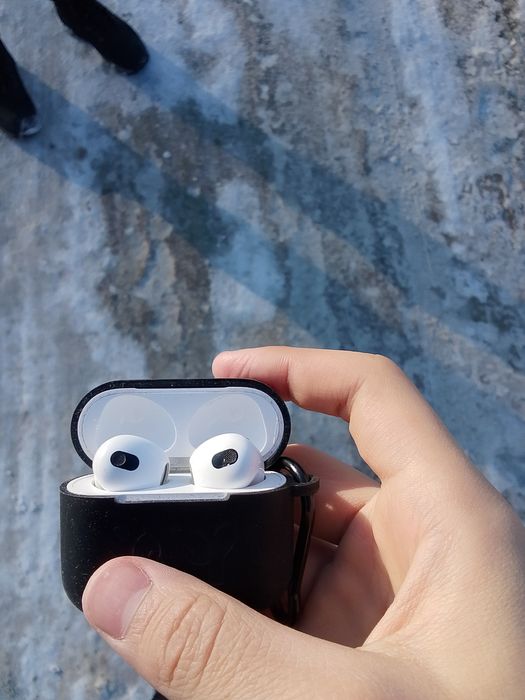 Продам наушники Airpods 3