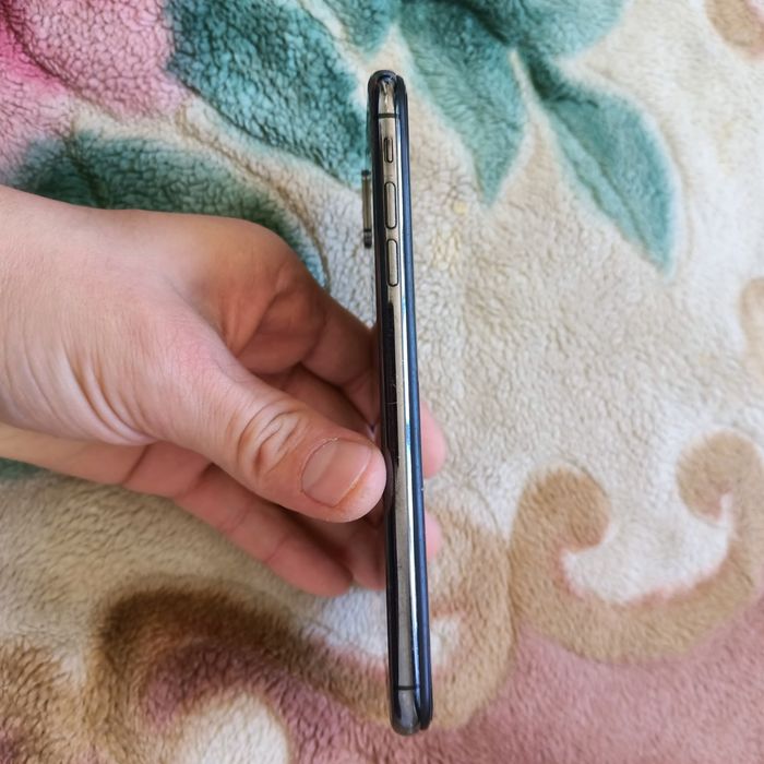 Продам iPhone xs max