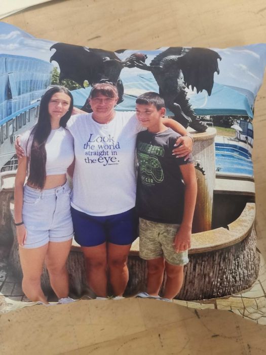 Декоративни сатенени възглавници с печат. Със силиконов пух.