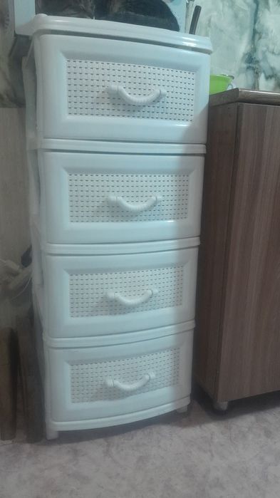 Комод пластик продам.