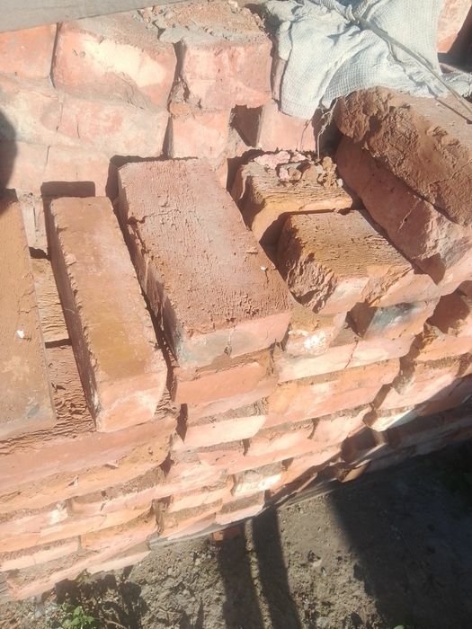 Продам б/у красный кирпич