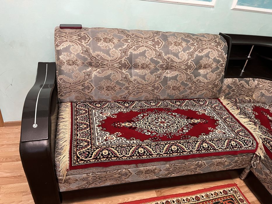 Продам диван  срочно