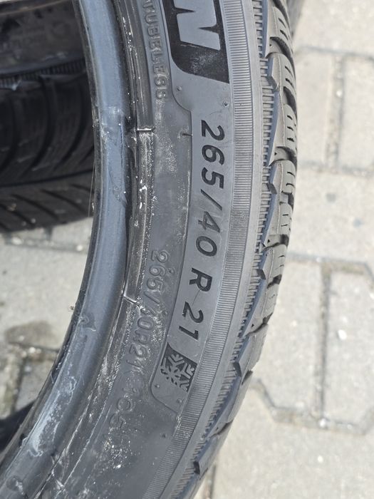 265 40 21 Michelin