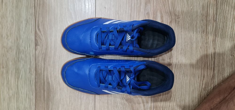 Adidași de vânzare 40