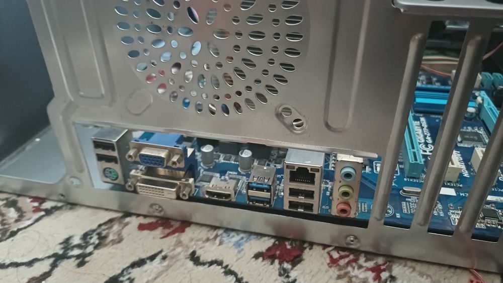 Core i7 3770 + gigabyte z77 + kuler