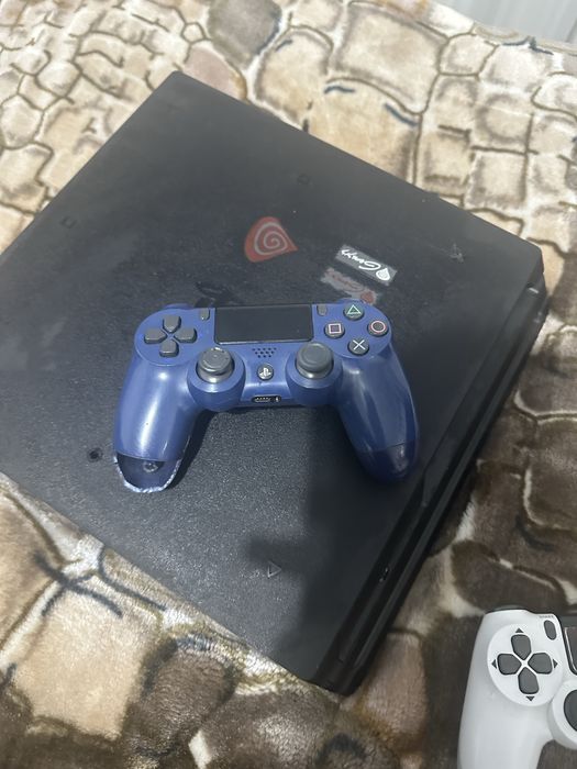 Vand ps4 pro 2 manete