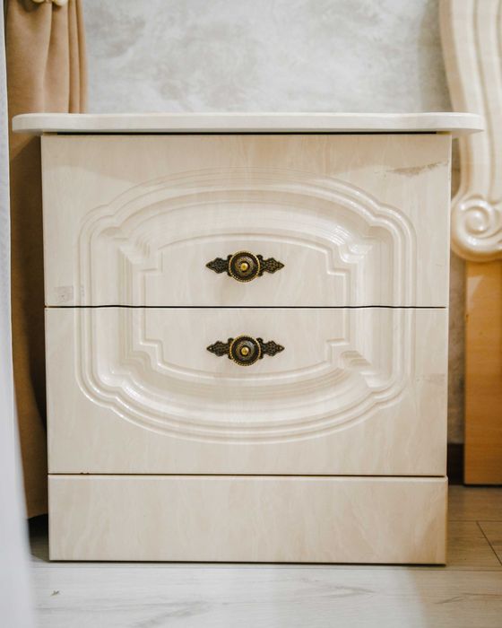 Спальный гарнитур бежевый