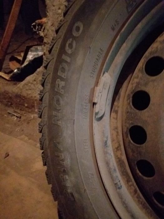 Продам диски с шинами шип.