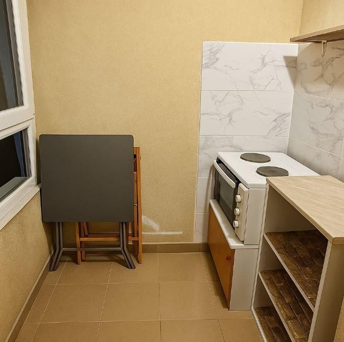 Едостаен апартамент в района на Колхозен пазар!