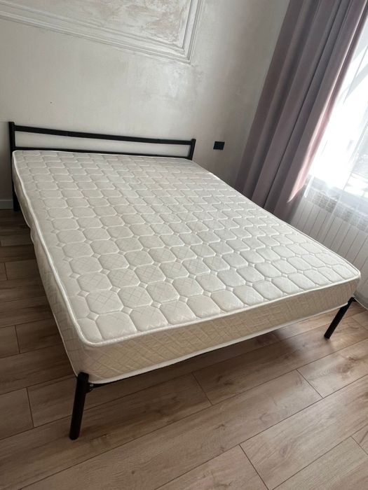 Двухспальняя кровать