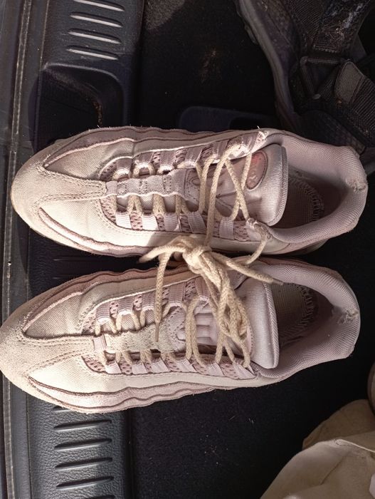 Vând adidași femei