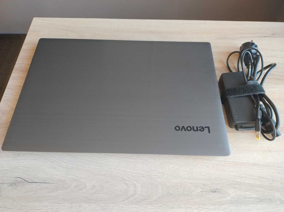 Лаптоп Lenovo V330-15IKB i5-8250U 20GB 256GB SSD NVME 15.6"FHD Windows 11 PRO