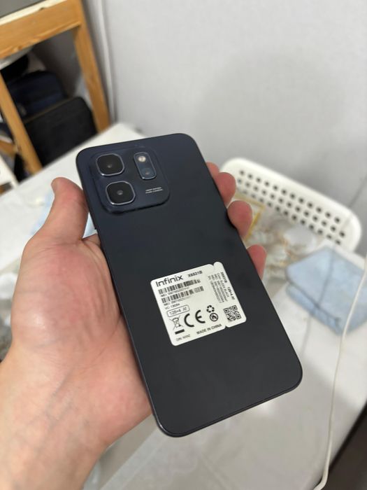 Infinix Hot 50i в черном цвете