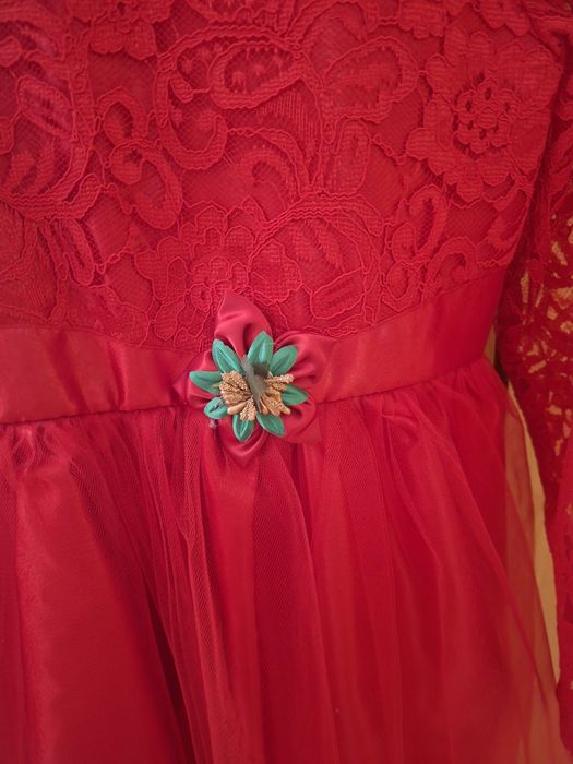 Червена детска рокличка