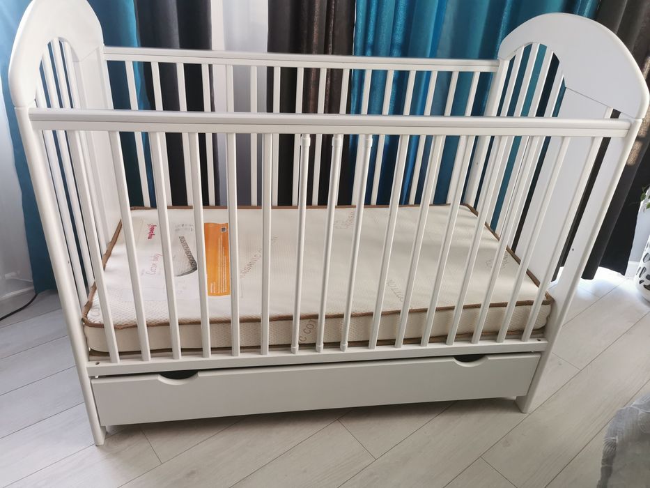 Бебешка дървена кошара