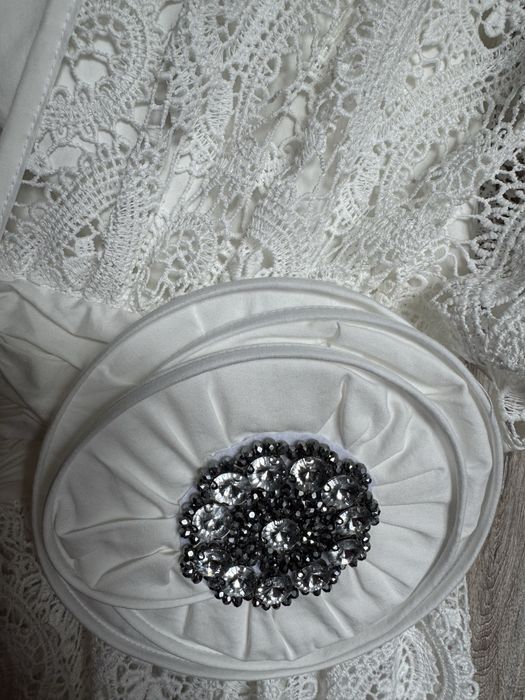 Белое платье LILIUM