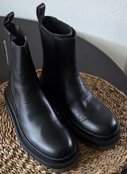 Ghete piele mărimea 36 brand Zara