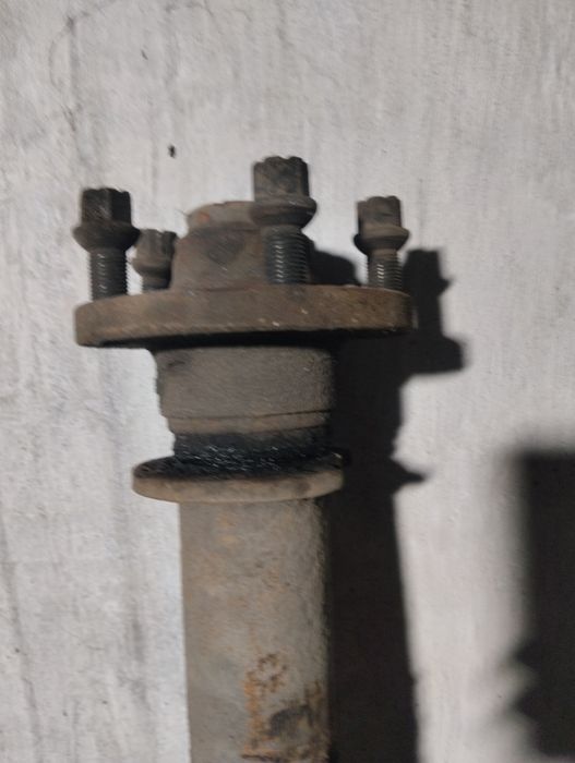 Продам полуось на легковой прицеп