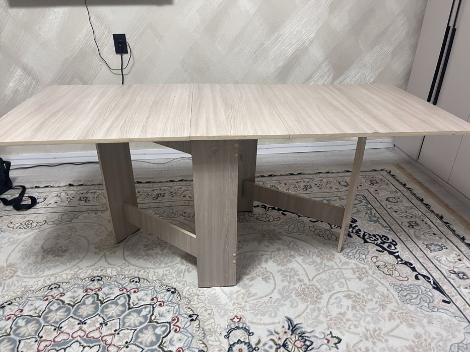 Стол книжка почти новый