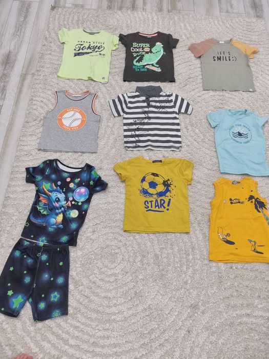 Vand lot tricouri si pantaloni scurți baieti, marime 116-122