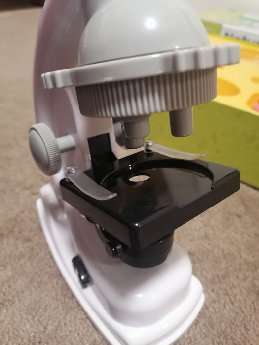 Детски микроскоп